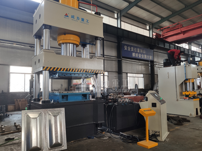 山東威力重工水箱液壓機(jī)