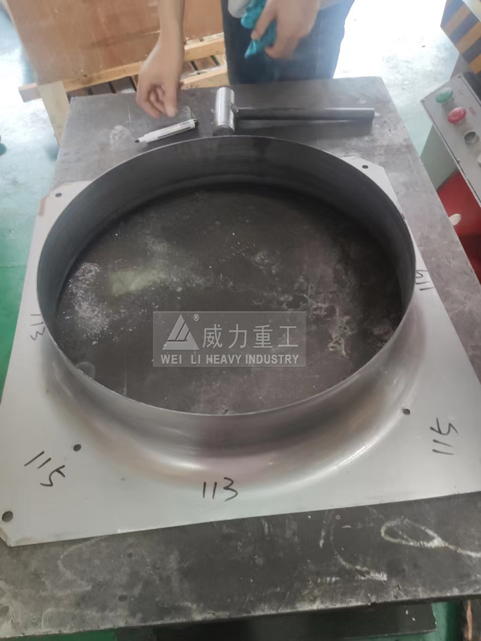 四柱液壓機(jī)拉伸風(fēng)機(jī)外殼