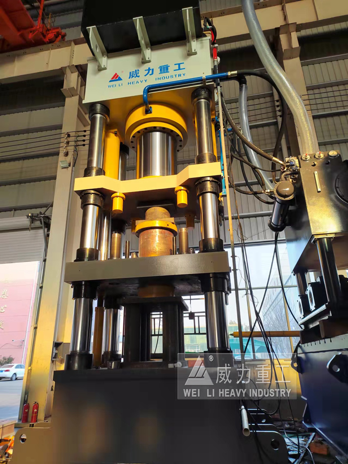 山東威力重工匣缽液壓機(jī)細(xì)節(jié)