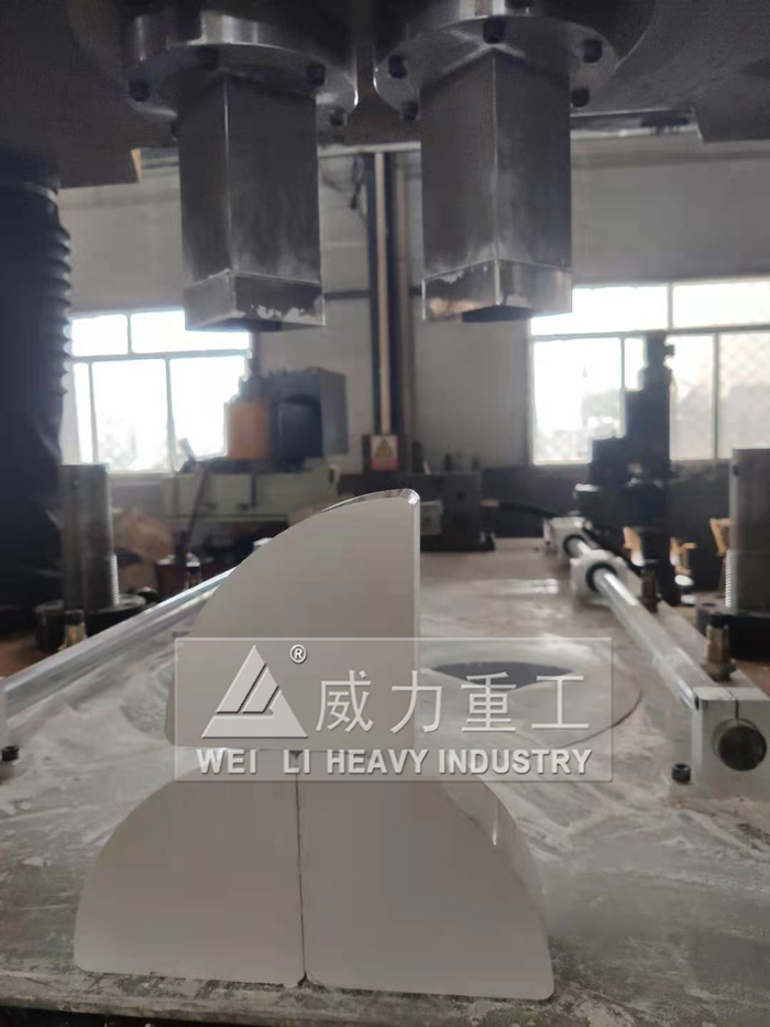 四柱液壓機(jī)壓制粉末過程