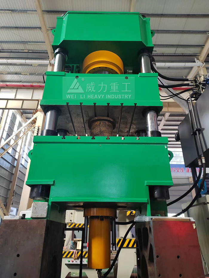 快速三梁四柱壓塊機(jī)