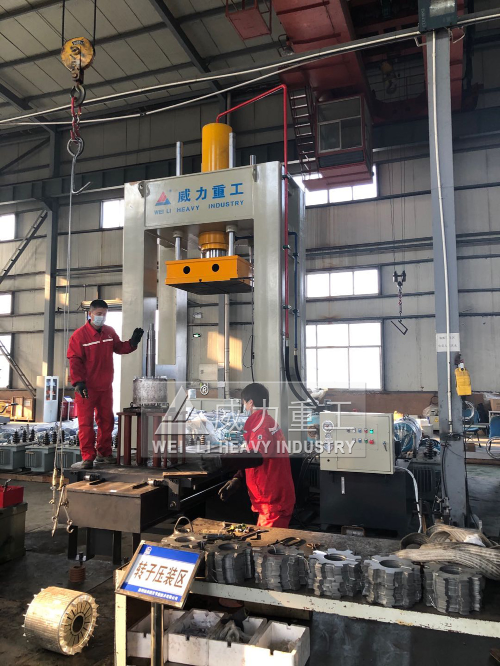 山東威力重工校直液壓機(jī)龍門(mén)式