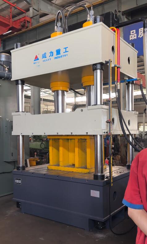 315噸拉伸液壓機(jī)2