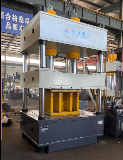 315噸拉伸液壓機(jī)3