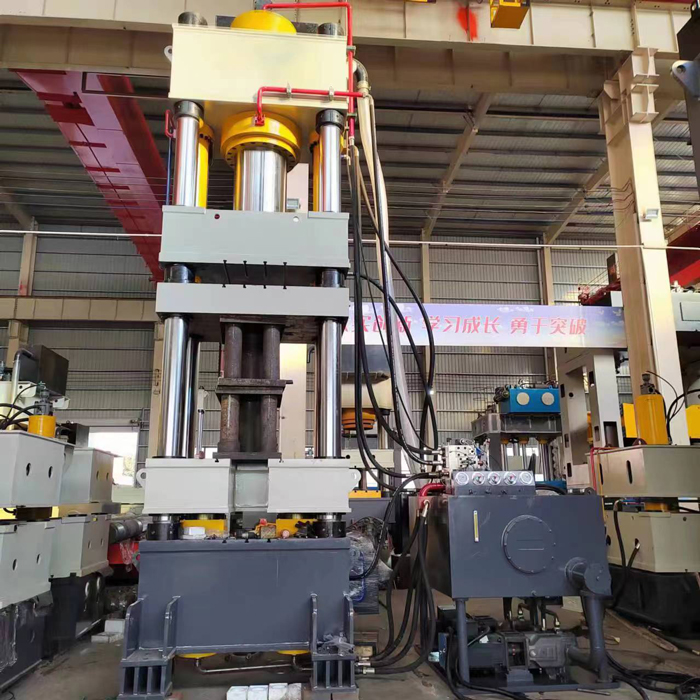 800噸四梁四柱液壓機（匣缽生產(chǎn)設備）